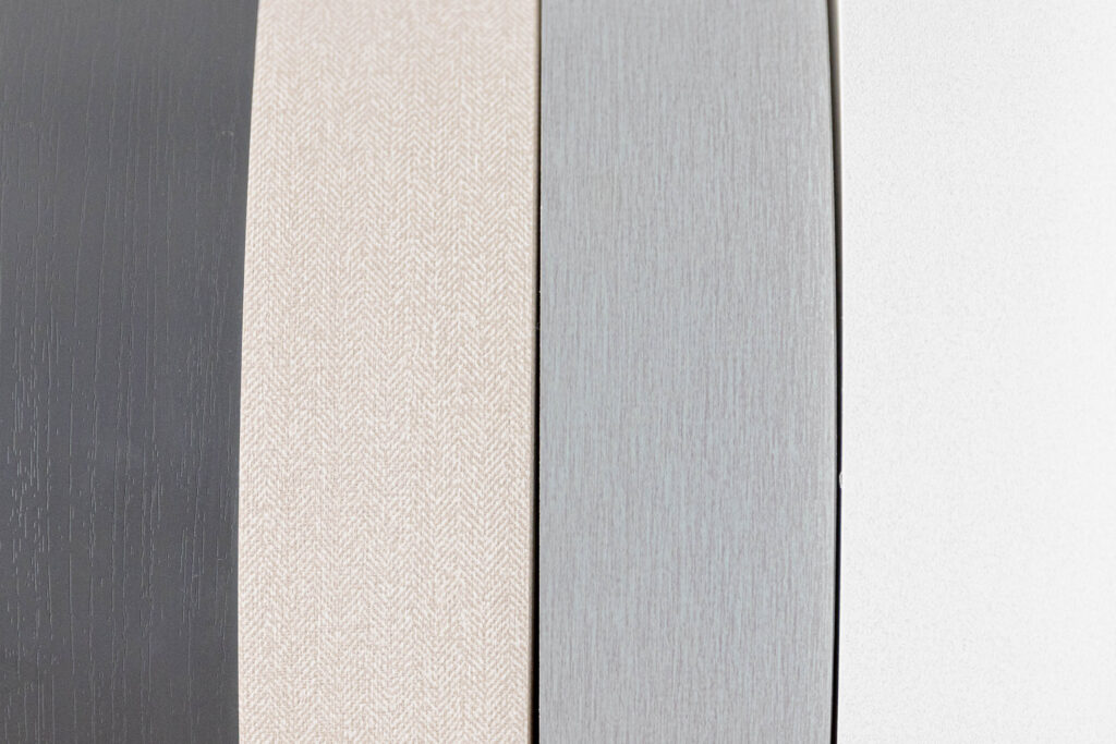 Muestrario rollos de canto, diferentes diseños, preparados para chapadora de cantos.