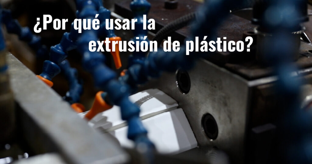 What is a plastic extruder, and which are its uses?