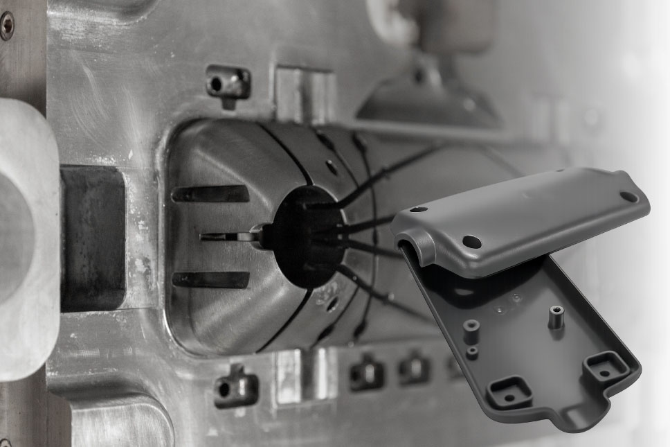 Máquina de inyección produciendo piezas plásticas técnicas con estabilidad dimensional.