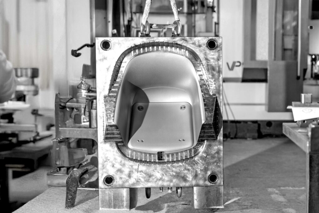 Molde técnico industrial fabricado internamente para producción y matricería.